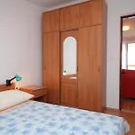 By The Sea Preko, Ugljan - 8384 Apartamento *