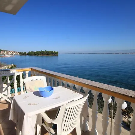 By The Sea Preko, Ugljan - 8384 アパート