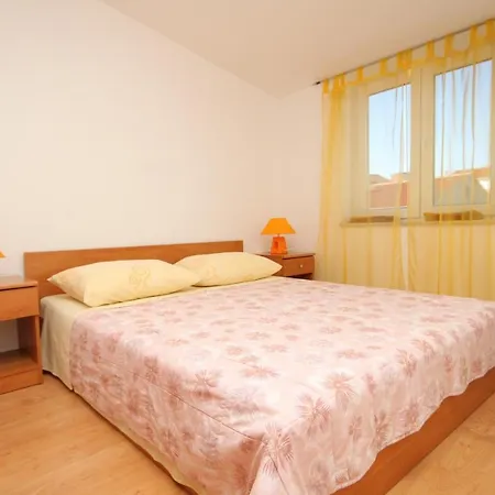 By The Sea Preko, Ugljan - 8384 *