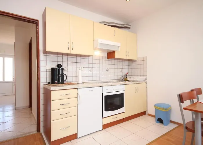 Apartment By The Sea Preko, Ugljan - 8384 *