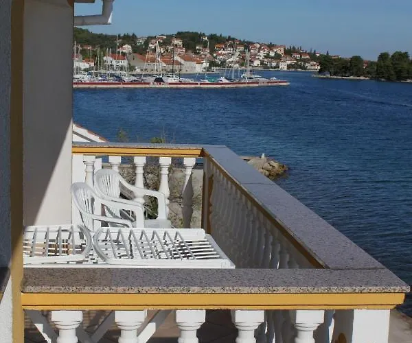 Apartment By The Sea Preko, Ugljan - 8384 Preko