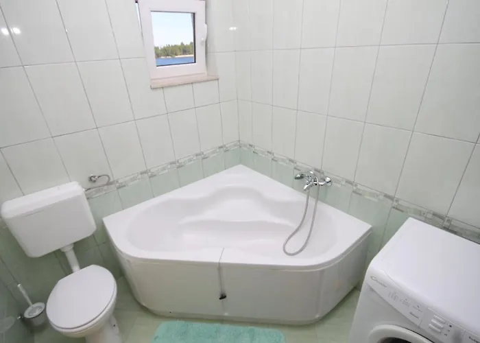 Apartment By The Sea Preko, Ugljan - 8384 *